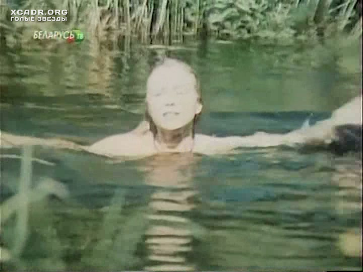 Елена Яковлева Плавает В Бассейне В Закрытом Купальнике – Каменская 1999