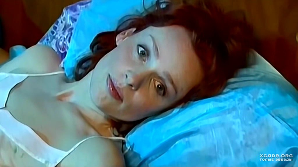 Сексапильная Жанна Эппле В Ночной Рубашке – Робинзон 2010