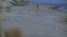 Обнаженная Майя Эглите на пляже