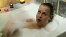 Светлана Чуйкина принимает ванну