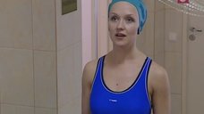 Наталья Бурмистрова в синем купальнике