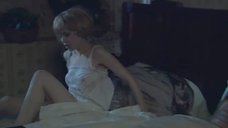 Екатерина Никитина в ночной рубашке