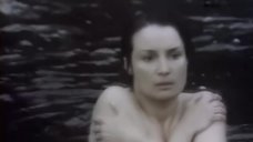 Наталья Величко выходит из воды