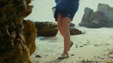 2. Екатерина Молчанова засветила голую грудь на пляже – Лорелей