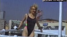 Маша Распутина в купальнике в передаче «Русские сенсации»