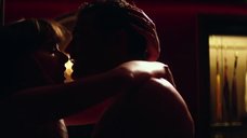 1. Секс кадры с Дакотой Джонсон – Пятьдесят оттенков свободы