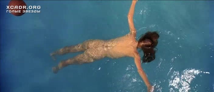 3. Обнаженная Лори Сингер плавает в бассейне - Короткий монтаж 