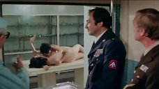 Секс с Эдвиж Фенек на операционном столе