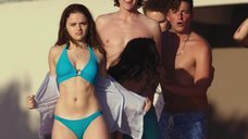 Зандиль Мадлива, Бьянка Бош и Джои Кинг веселятся на пляже в купальниках