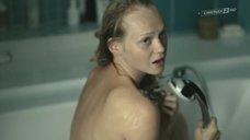 Доминика Зеленикова в ванной