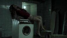 Элизабетта Роккетти мастурбирует на стиральной машине