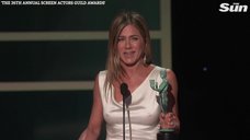 Торчащие соски Дженнифер Энистон на Премии Гильдии киноактёров США 2020