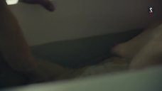 Дарье Мороз мастурбируют в ванне