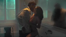 Секс с Анной Марией Сиклуцкой в ванной