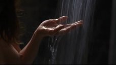 2. Алессандра Негрини принимает душ – Серебряная бездна