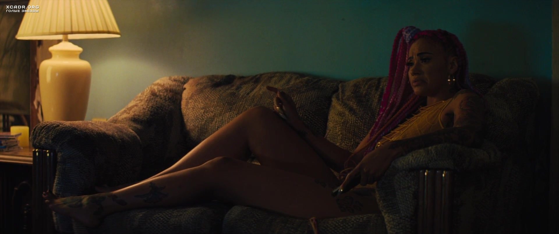 Мелани Хэлфкенни засветила соски - Квин и Слим (2019) XCADR.