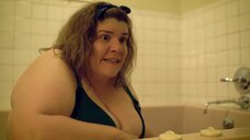Анна Шлегель в ванне