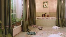 3. Кристина Кучеренко в ванной – Фитнес