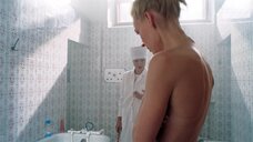 8. Горячая сцена с Светланой Ходченковой в ванной – Любовь без размера