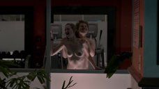 Секс с Дороти Рейнольдс возле окна