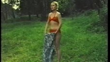 Мария Голубкина в красном купальнике