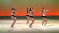 8. Танец девушек с цветами на груди – Шоу Бенни Хилла