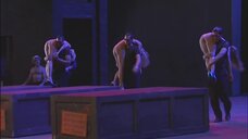 2. Сцена с голыми проститутками в «Расцвет и падение города Махагони» 