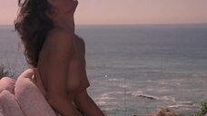 9. Секс сцена с Тил Робертс, Кристи Никколи и Дарси ДеМосс – Крепкие тела