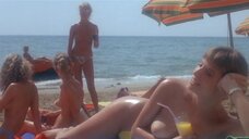 6. Горячие девушки без купальников на пляже – Крепкие тела 2