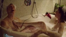 3. Марина Ворожищева засветила голую грудь в ванне – Клиника счастья