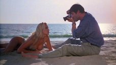 Горячая фотосессия с Памелой Андерсон на пляже