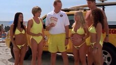 Джейми Бергман, Лайла Арсиери, Кимберли Ойя и Эми Уэбер на пляже в купальниках