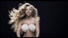 6. Lady Gaga в клипе Applause 