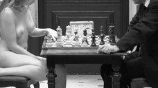 Голая шахматистка