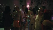 7. Горячая вечеринка с голыми женщинами – Газлит