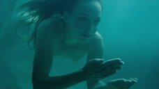 14. Голые девушки под водой – Посторонний (2019)