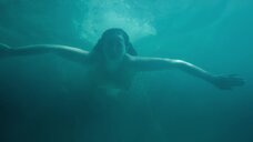 16. Голые девушки под водой – Посторонний (2019)