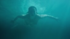 17. Голые девушки под водой – Посторонний (2019)
