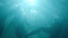 18. Голые девушки под водой – Посторонний (2019)