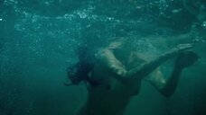 4. Голые девушки под водой – Посторонний (2019)