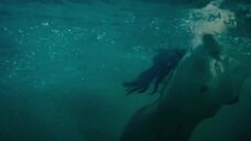 5. Голые девушки под водой – Посторонний (2019)