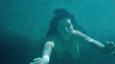7. Голые девушки под водой – Посторонний (2019)