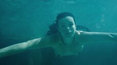 9. Голые девушки под водой – Посторонний (2019)