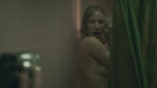 Джессика Честейн фотографируют в душе