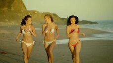 Рэйчел Линн Дэвид, Джена Симс и Кристиана Кролл в бикини на пляже