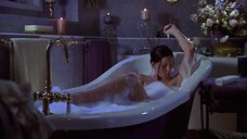 Анна Фэрис в ванне с пеной