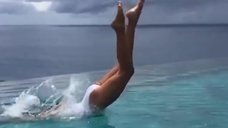 6. Екатерина Климова прыгает в воду 